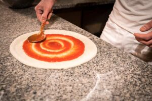 salsa pomodoro pizzeria trofarello pizza e arte, impasto leggero