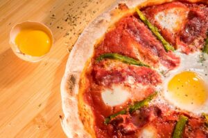 asparagi e uovo pizza e arte trofarello