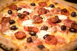 pizza trofarello salsiccia olive pomodorini